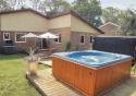 Self-catering holiday cottage - Oakhaven, Surlingham, Nr Norwich, Norfolk, Norfolk Broads, England