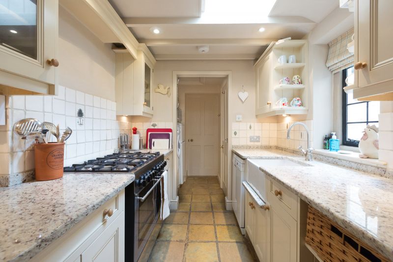 Park Cottage, Luxury Rental in The Cotswolds, Sleeps 6, Open Fire