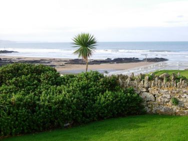 Front garden with view of beach