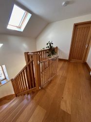 Upstairs landing to the main bedroom with kingsize bed
