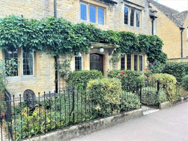 Another view of the front garden showign table and chairs. Perfect for a coffee or tea break!