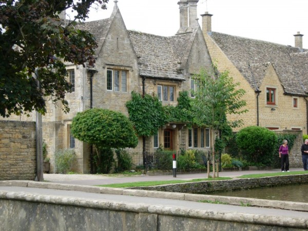 Fairlie 4 Bedroom Holiday Cottage In The Cotswolds Sleeps 8