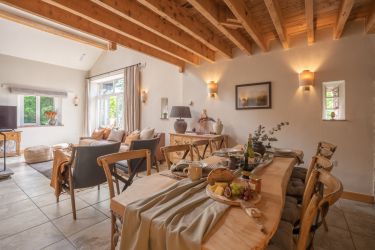 Haystore Dining area, seating up to 8 Guests