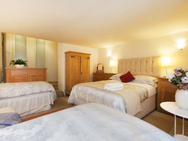 Ground Floor Family room 3 king bed & 2 single beds