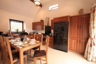 Deluxe kitchen with granite worktops