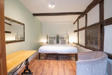 Downstairs zip and link bedroom - can be 2 singles or a superking