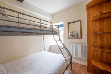 Bunk bed room - bottom bunk is a double bed