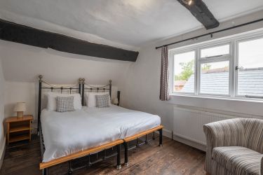 Ensuite zip and link bedroom - can be 2 singles or a superking