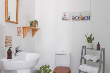 Towels and hand soap supplied