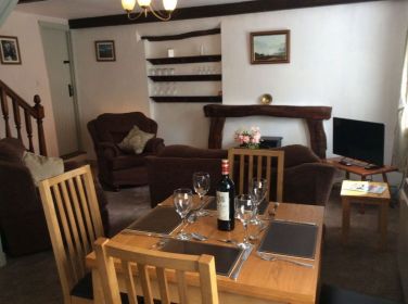 Lounge/dining area