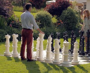 Giant Chess