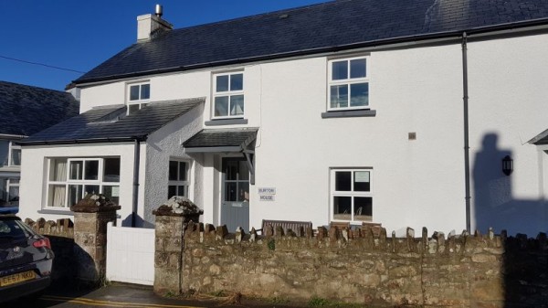 Burton House, Waterside Cottage in The Pembrokeshire Coast, Sleeps 8