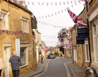 Great independent shops, cafes for breakfast and pubs for meals out less than a 2 minute stroll away