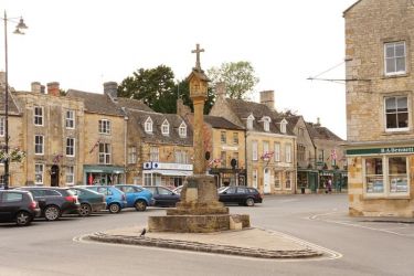 Historic market square with lovely boutiques, cafes & pubs just a two minute stroll from the cottage