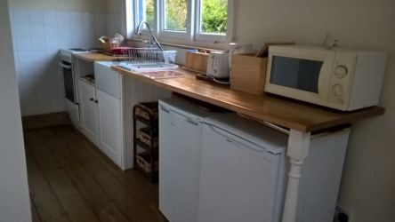 Fully fitted kitchen, fridge, freezer & microwave