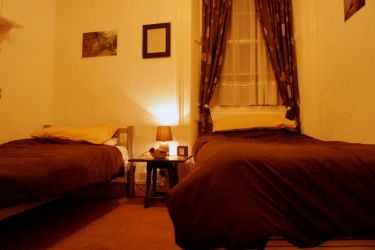 Comfortable centrally heated twin bedroom at Beaumont House