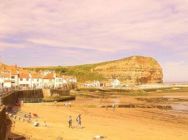 Safe, family friendly beach in Staithes