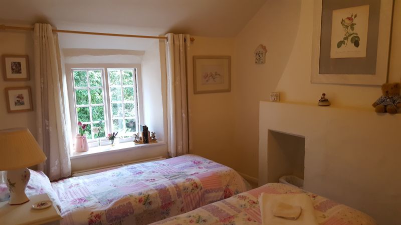 Honeycomb Cottage Dog Friendly Retreat In The Cotswolds Sleeps 4