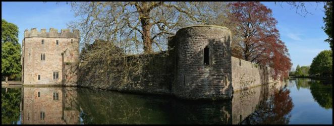 Vist Wells Bishops palace, Cathedral and thriving market 10 minutes away.