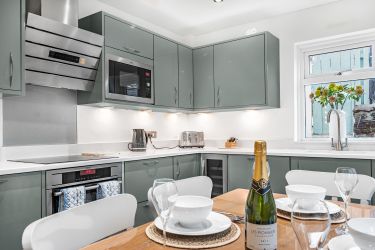 Kitchen with integrated dishwasher and washing machine