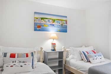 Twin room with two single beds