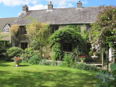 Gate from the driveway can be seen far left