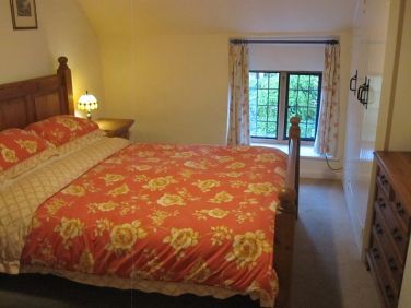 Queen size (master) bedroom