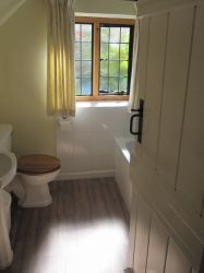 Upstairs bathroom (with power shower)