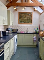 Fully equipped kitchen with range cooker, dishwasher, washing machine, large fridge/freezer