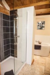 Shower -  double shower cubicle