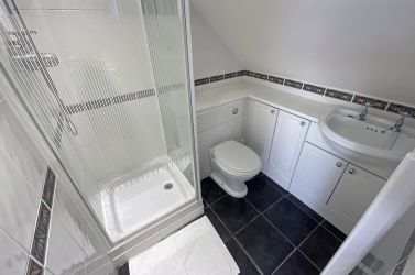2nd floor ensuit shower room