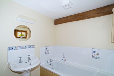 Bathroom, Fallow Cottage, Hucklesbrook Farm, New Forest