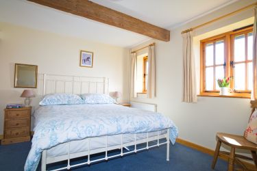 Kingsize bed, Fallow Cottage, Hucklesbrook Farm, New Forest