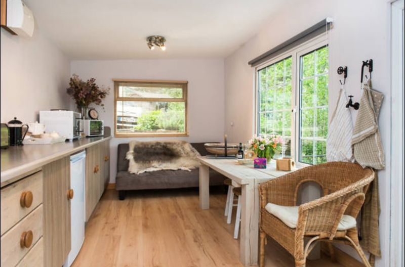 Moonbeam, Romantic Yurt in Dartmoor, Sleeps 2, Hot Tub, Pub Nearby