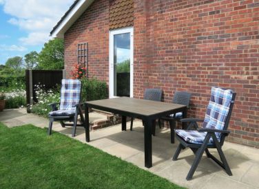Outdoor dining area / patio.