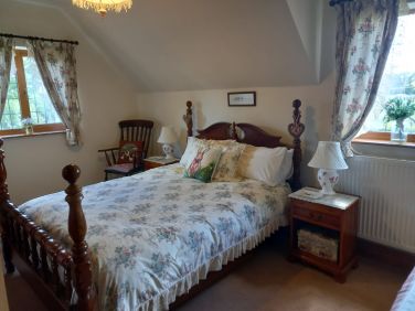 King size bed with views