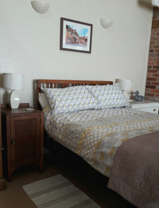 Woodside Studio, Holiday Apartment in The New Forest, Sleeps 2, Pub Nearby