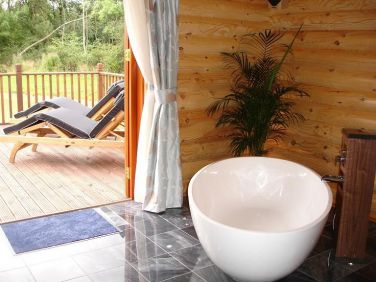 Poppy at Stretton Lakes Lodges