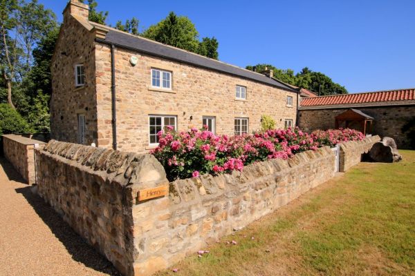 Henry Large Luxury Farmhouse In The Yorkshire Dales Sleeps 8