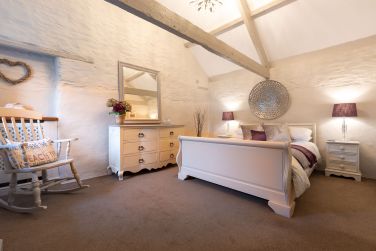 Ground floor double bedroom with king-size bed