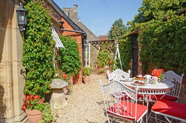 Coachmans Cottage Self Catering In Wiltshire Sleeps 4