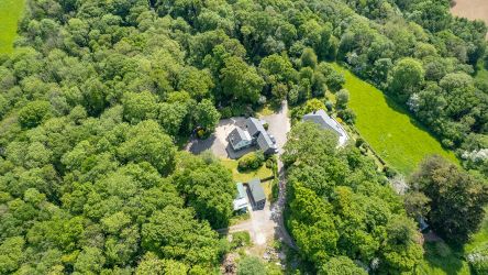 Aerial view of Somers Hiscott and the woodland setting.