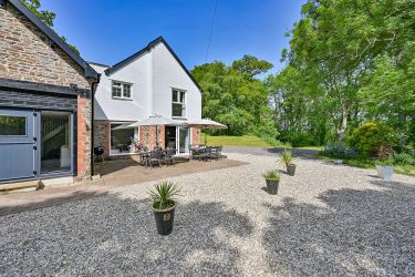 Somers Hiscott patio and chairs