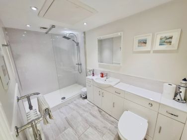 En suite bathroom to 2nd bedroom