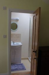En-suite shower room off the bedroom