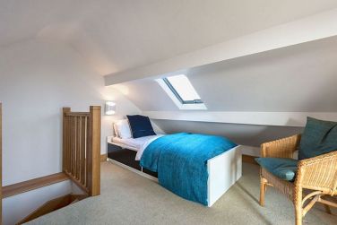 Mezzanine bedroom in the 'boat room'