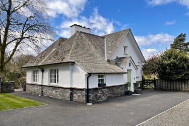 A traditional lodge house, with ample off-road parking - Granton Lodge - Lakes Luxury Cottages