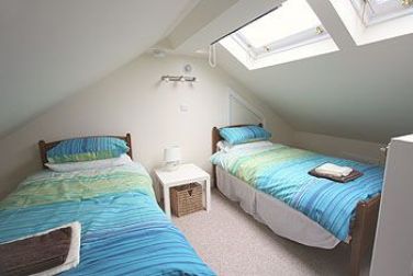 Twin bedroom in the loft area