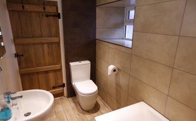 Cosy, luxurious bathroom