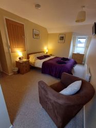 Double bedroom with kingsize bed.